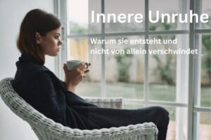 Innere Unruhe – Frau sitzt nachdenklich am Fenster